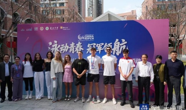 彩票-堪比追星现场！张雨霏潘展乐带着多位世界冠军空降深圳中学