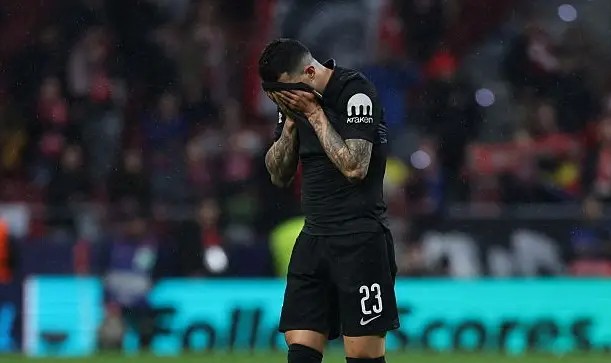 彩票合买-全员卧底？热刺欧冠离大谱 开场22分钟4次失误送礼 22岁门将获0分