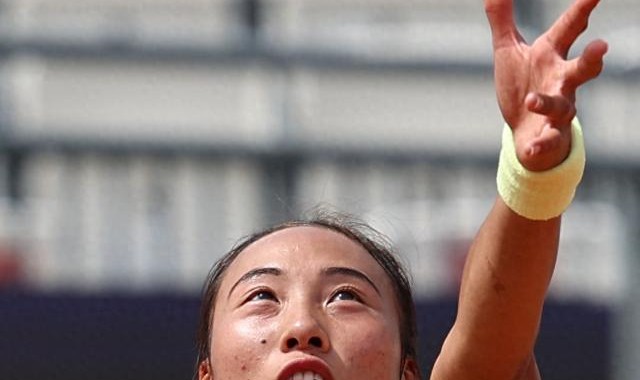 彩票-三盘苦战不敌前法网冠军 郑钦文无缘罗马站16强|奥斯塔彭科|WTA1000|女单|对手|发球_新浪新闻